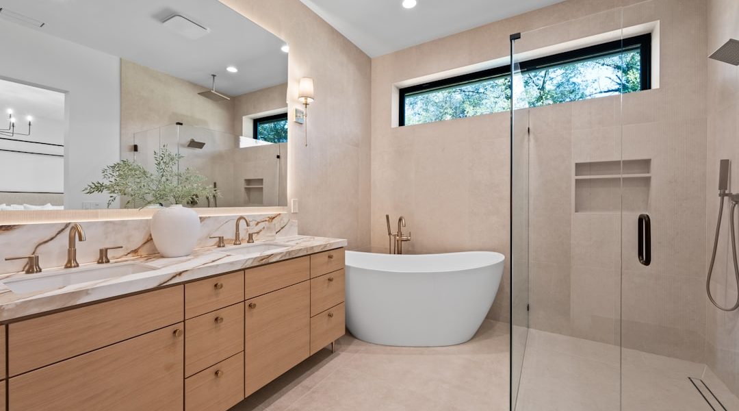Photo Bathroom vanity Hollywood style bulb wall lamp