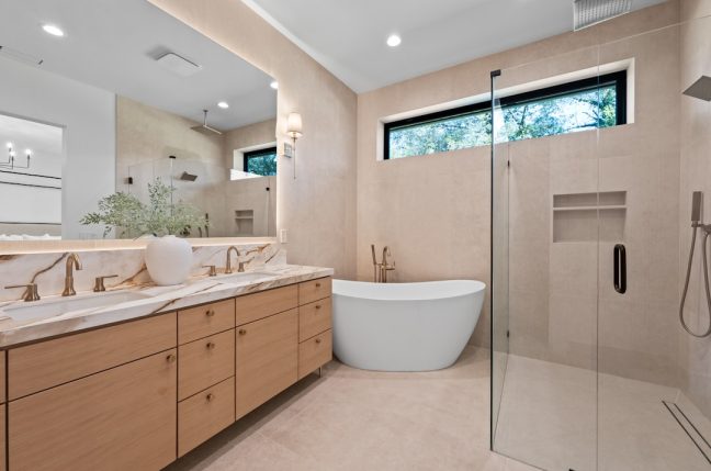 Photo Bathroom vanity Hollywood style bulb wall lamp